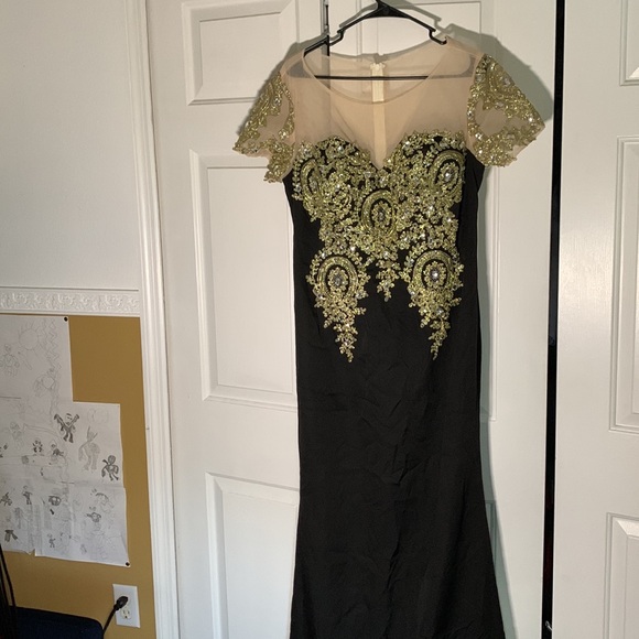 Elegant Black and Gold Formal Evening Gowns Beads Crystals Mermaid - Picture 5 of 16